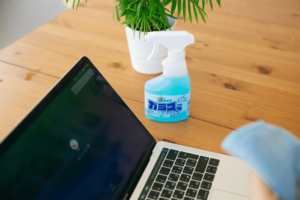 How to clean laptop screen